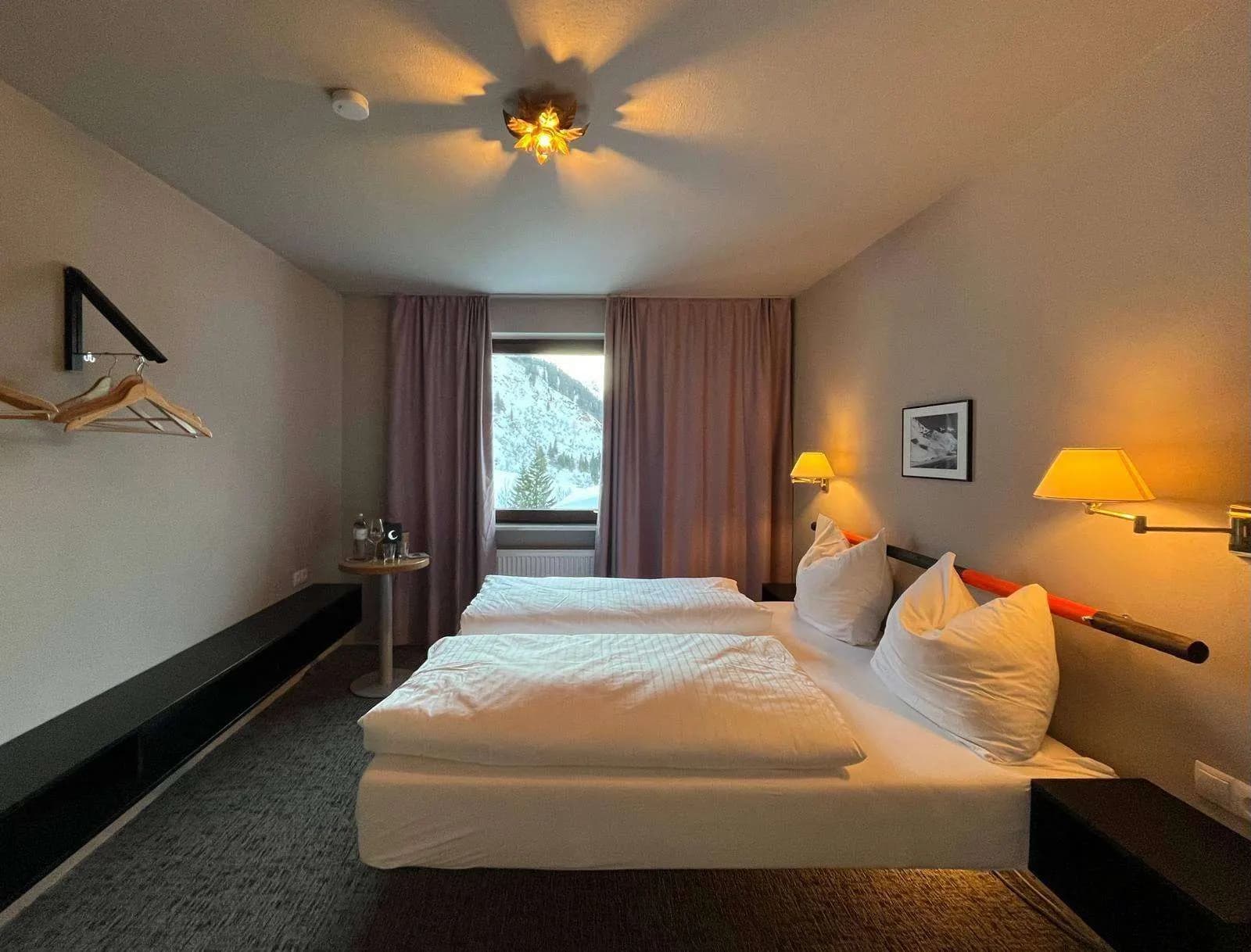 Albona Nest: double bed and a window onto the mountain