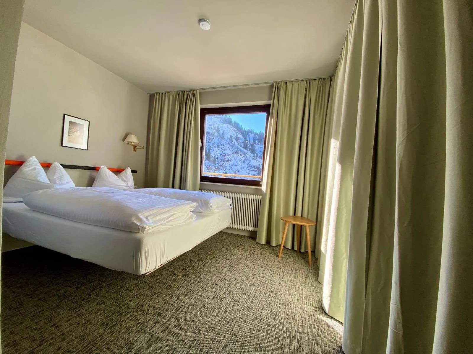 Apartment: double room with a window onto the snow
