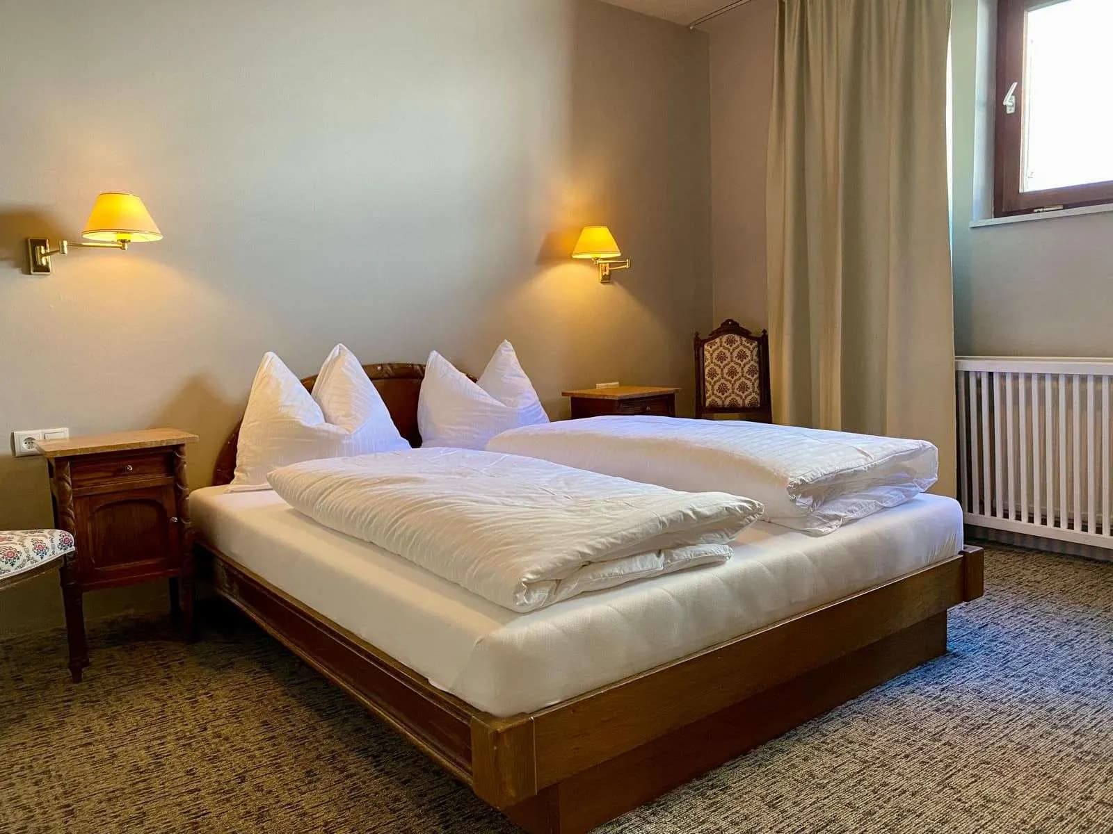 Apartment: bedroom with double bed
