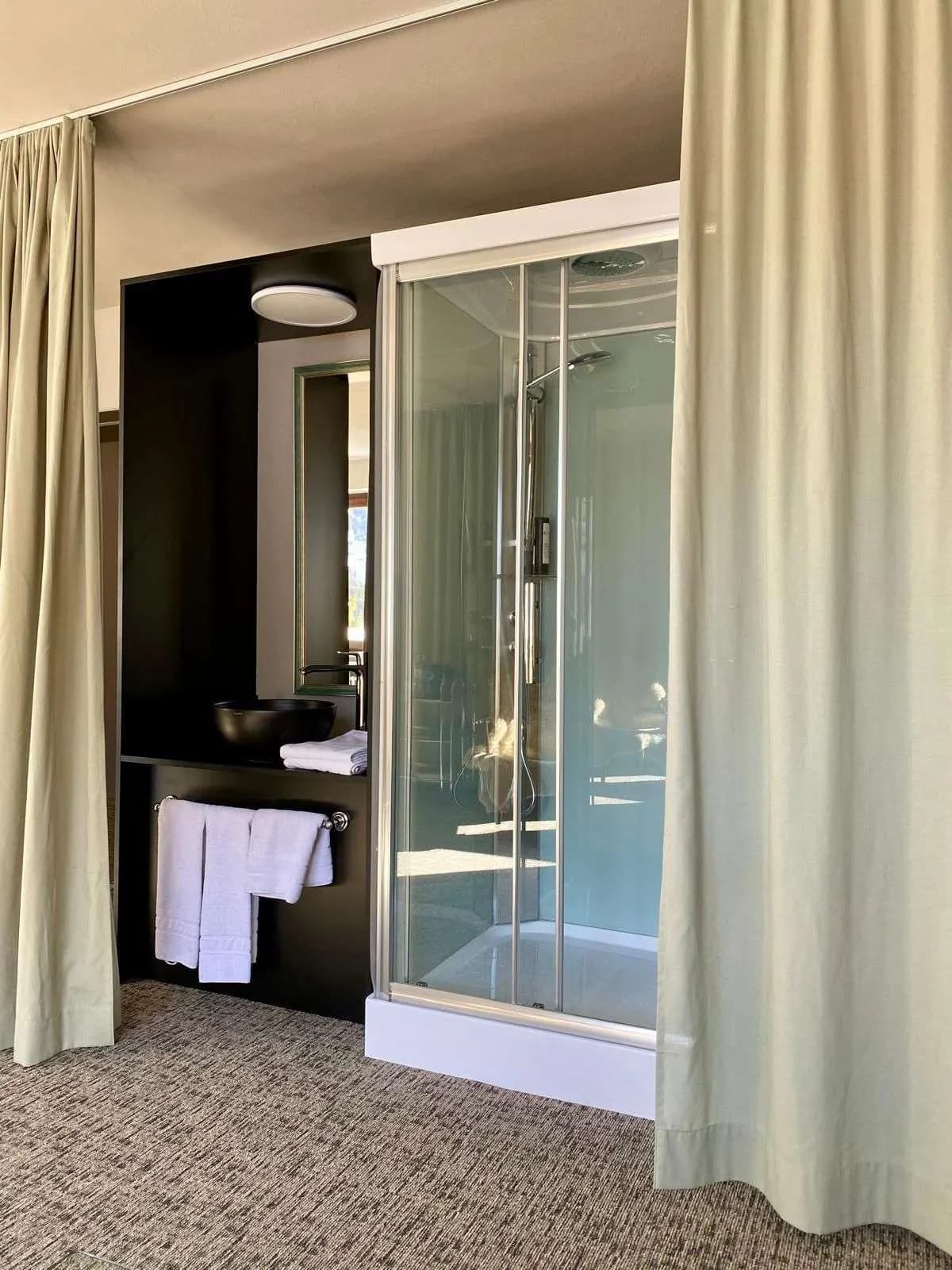 Studio Luis: bathroom with glass shower