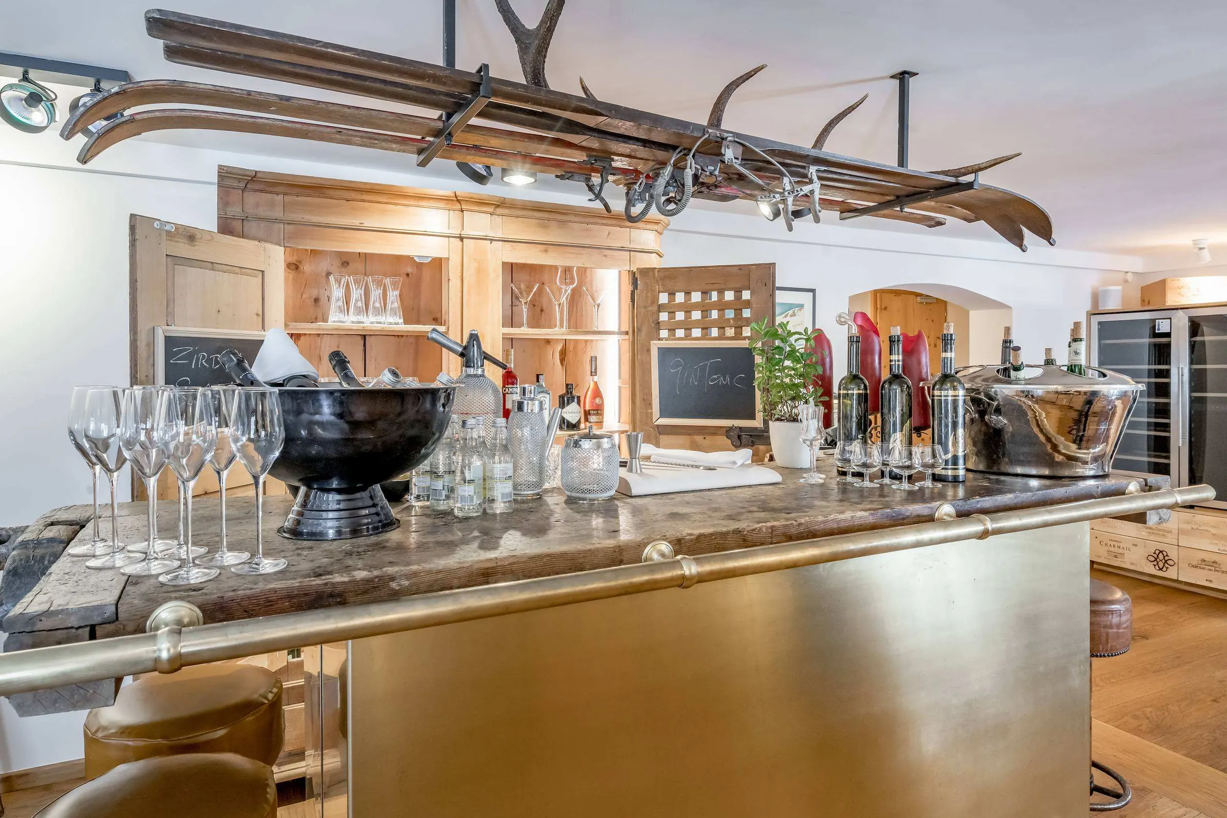The bar with old skis and antlers on the ceiling