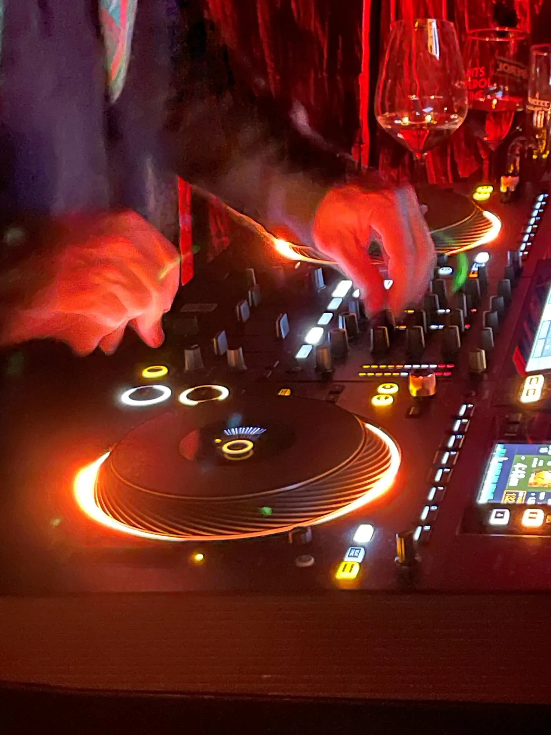 DJ deck in the Mondschein Club