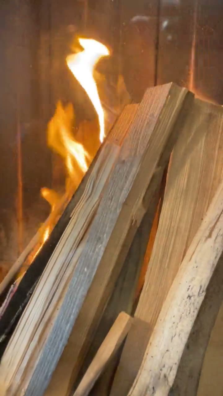 Fire in the Mondschein Chalet fireplace up close