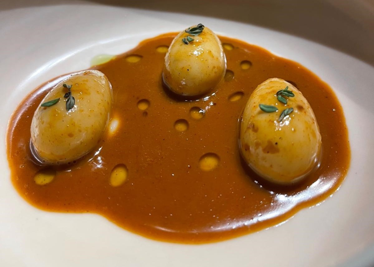 Gourmet sturgeon fish dumplings on a rich sauce, elegantly plated at the Chef’s Table at Ski-Hotel Mondschein in Stuben am Arlberg