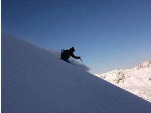 Top Tips for Experiencing Your First Heli-Ski Adventure at Mondschein