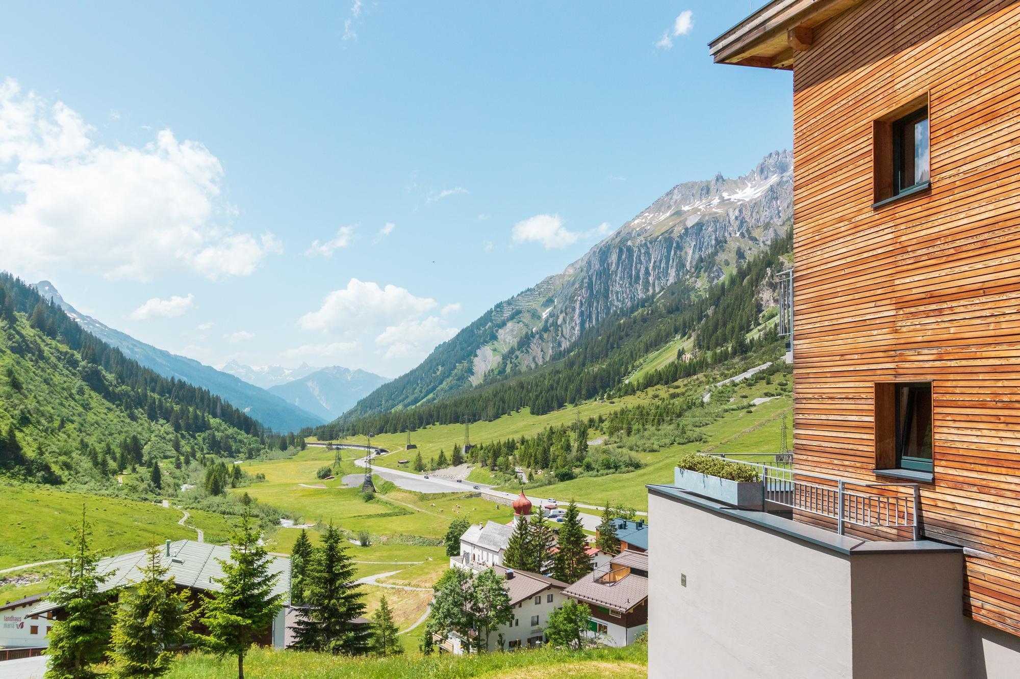 Where to Stay & Recover After Hiking - Mondschein Chalet (Open Year-Round, In-Suite Sauna & Hot Tub) – 13