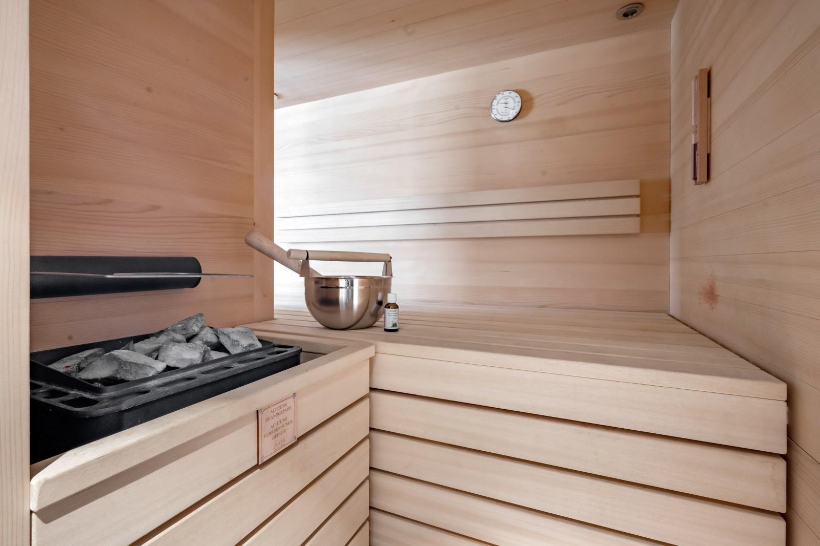 Where to Stay & Recover After Hiking - Mondschein Chalet (Open Year-Round, In-Suite Sauna & Hot Tub) – 20