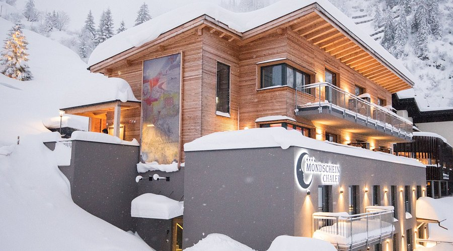 hotel with private sauna arlberg – Private In-Suite Sauna vs Shared Hotel Spa: What's the Difference? – 1
